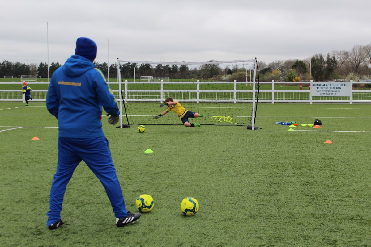 1 to 1 goalkeeper training